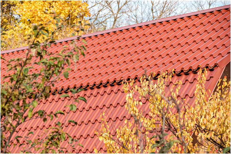 Как выбрать металлочерепицу для кровли? Характеристики и виды